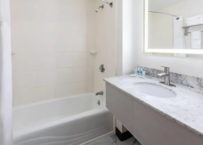 Howard Johnson By Wyndham Malden Boston Area