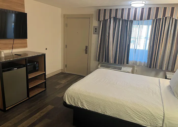 Howard Johnson By Wyndham Malden Boston Area