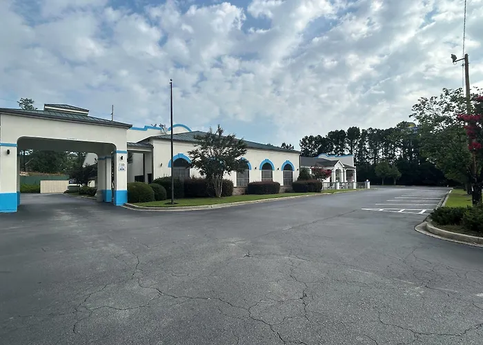Days Inn & Suites By Wyndham Columbia Airport