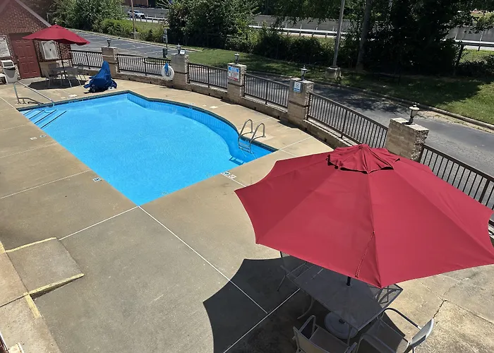 Red Roof Inn & Suites Cornelius - Lake Norman