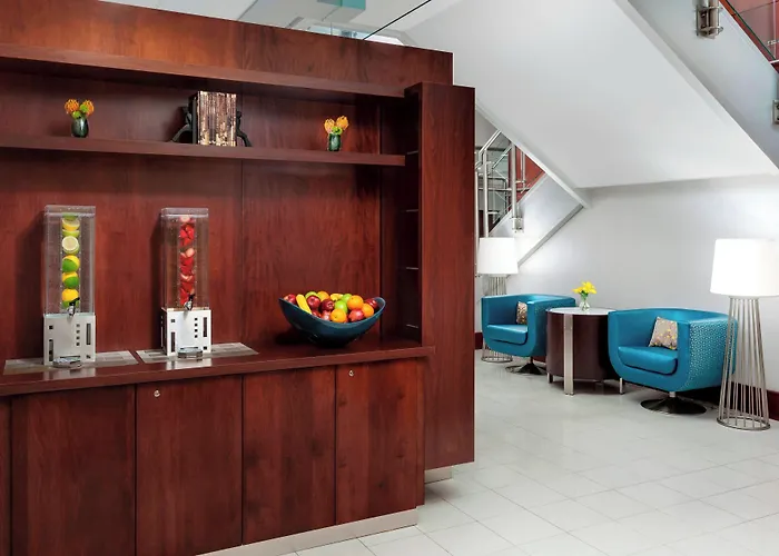 Courtyard By Marriott Boston Cambridge