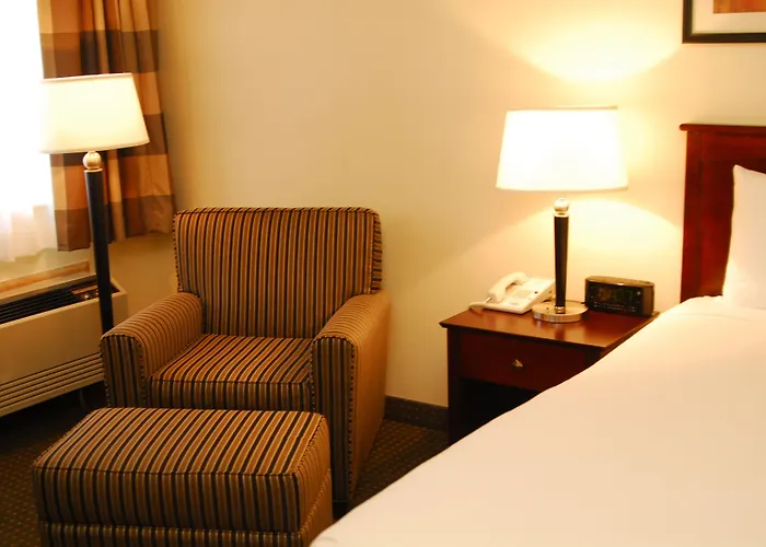 Ramada By Wyndham Bettendorf