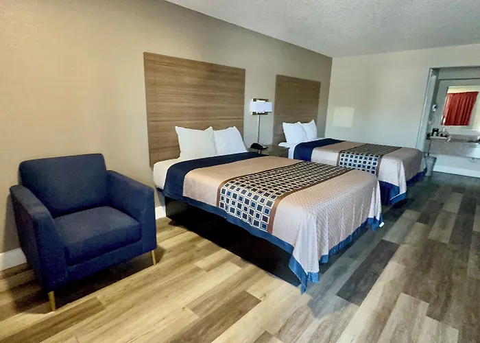 Harrisonville Inn & Suites