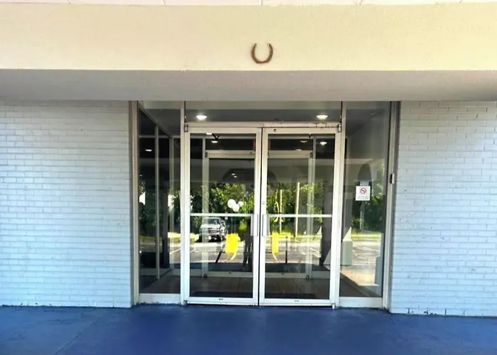 Howard Johnson By Wyndham Saint Joseph Benton Harbor