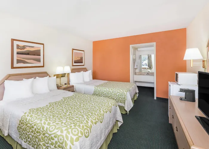 Days Inn By Wyndham Deming