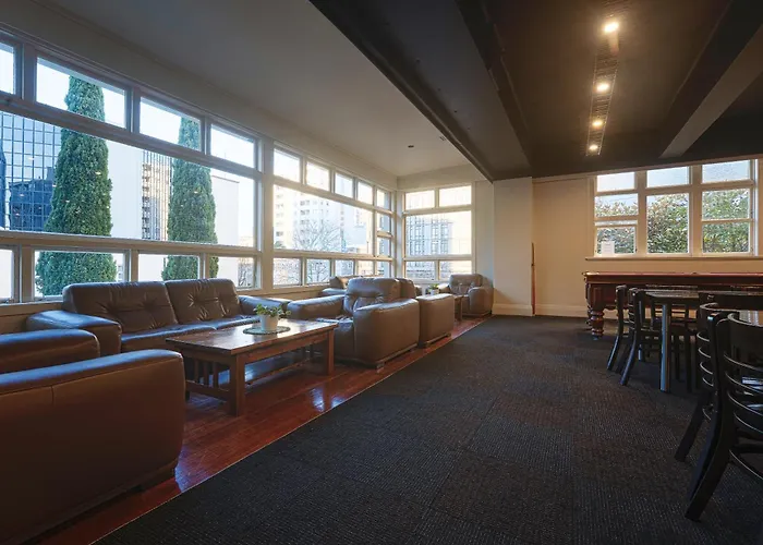 Kiwi International Hotel