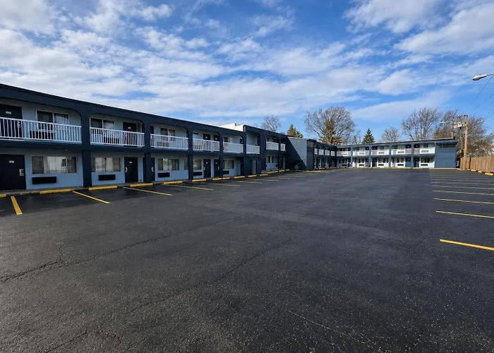 Richmond Inn & Suites Near Dayton I-70