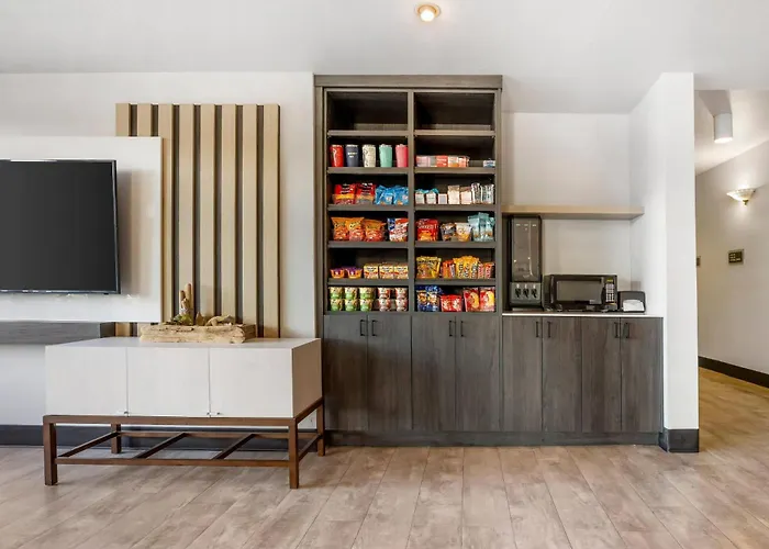 Edgewater Inn And Suites, An Ascend Collection Hotel