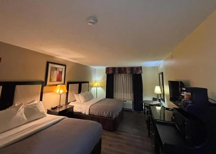 Quality Inn & Suites Woodstock Near Lake Geneva