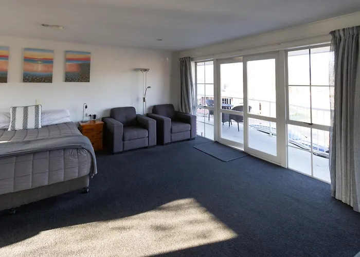 Alexandra Heights Motel
