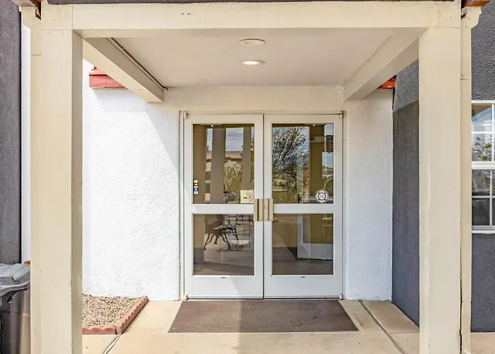 Western Skies Inn & Suites