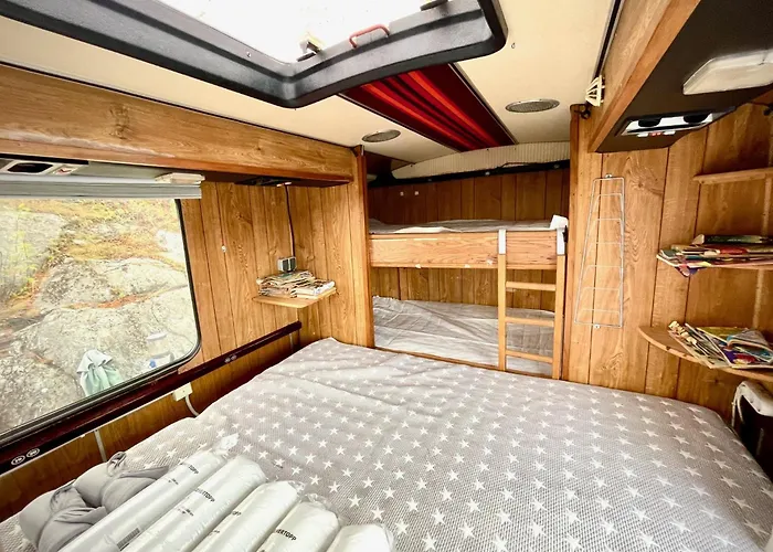 Stor Husbuss Naera Havet - 4 Baeddar