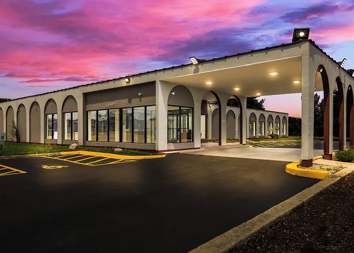 Hometowne Studios By Red Roof And Conference Center Chicago - N Aurora Naperville