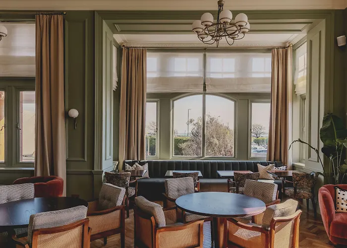 The Queens Hotel