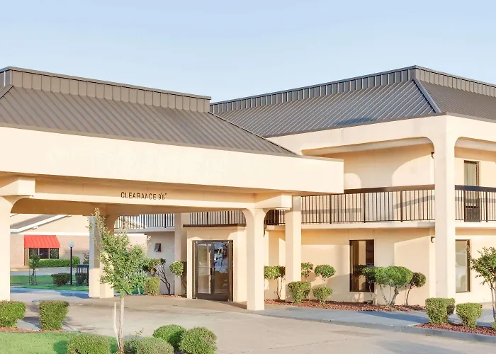 Days Inn By Wyndham Greenville Ms