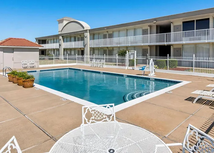 Days Inn By Wyndham Hillsboro Tx