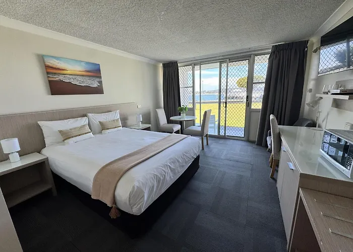 Zorba Waterfront Motel