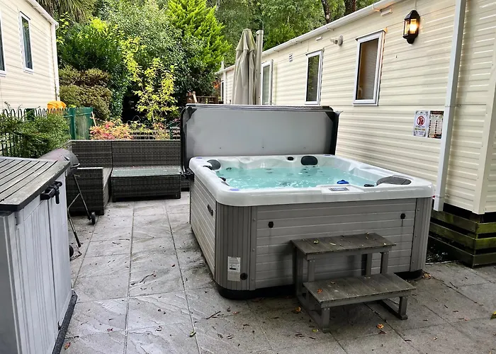 Woodland Escape With Hot Tub - Aberdeunant Hall Caravan Park