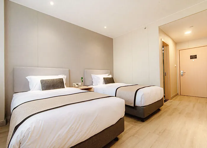 Shanghai Joyful Yard Hotel