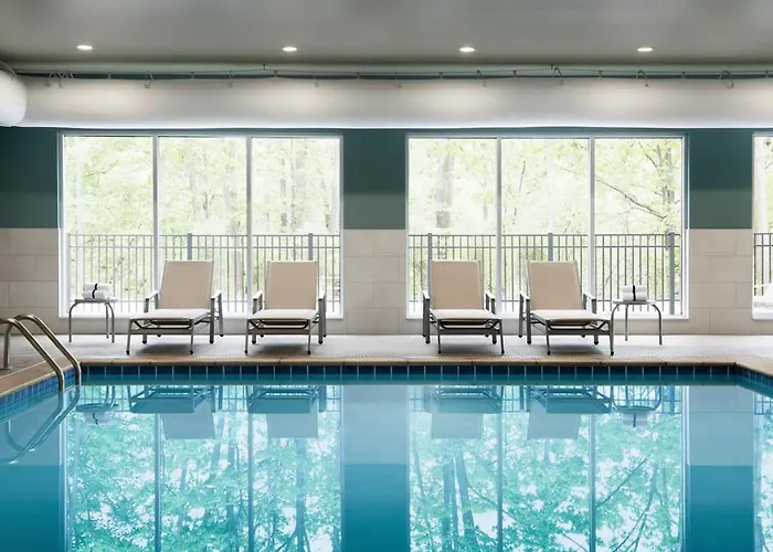 Holiday Inn Express & Suites Zion By Ihg - Great Lakes-Free Breakfast And Naval Base Shuttle