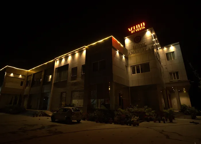 Amarvilas Hotel & Resort