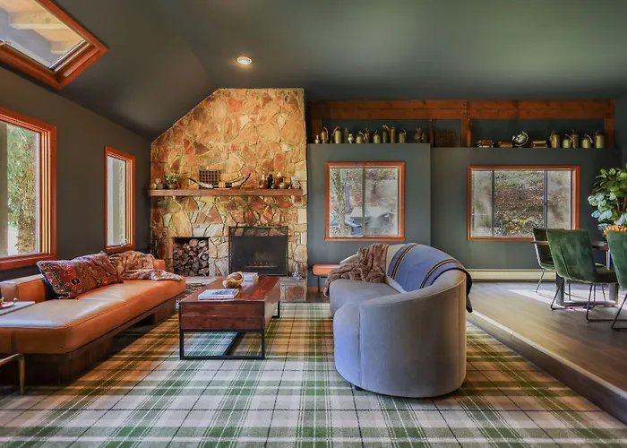 Outland Chalet & Suites Great Smoky Mountains