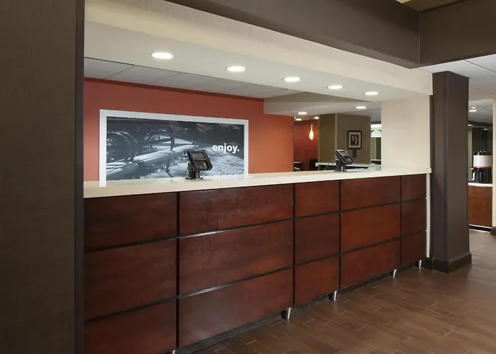 Hampton Inn Charleston-Southridge