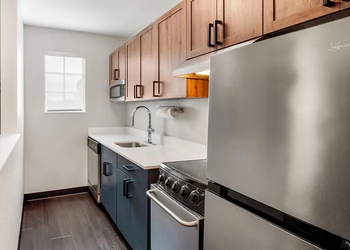 Sonesta Simply Suites Detroit Novi