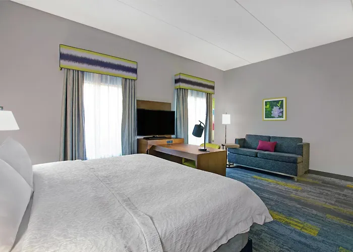 Hampton Inn & Suites Augusta West