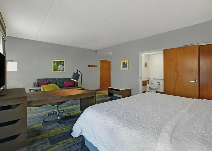 Hampton Inn & Suites Augusta West