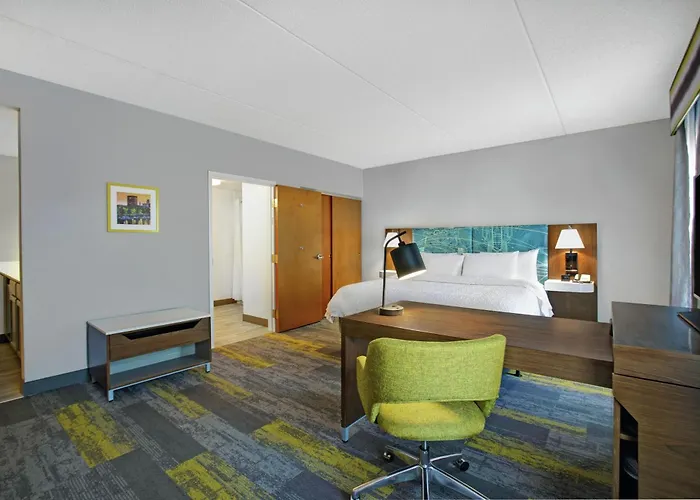 Hampton Inn & Suites Augusta West