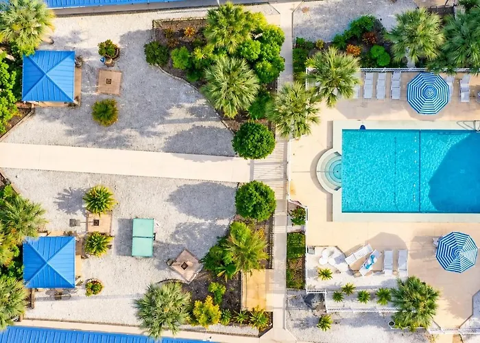 Island Sun Inn & Suites - Historic Venice & Beach Getaway