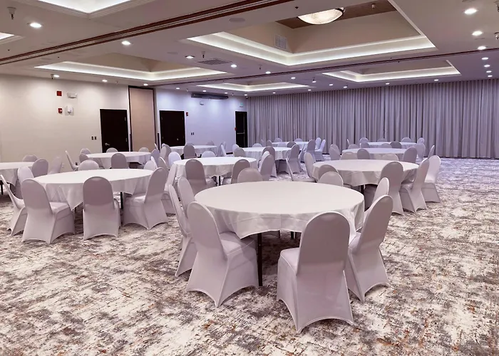 Ramada By Wyndham Tukwila Southcenter