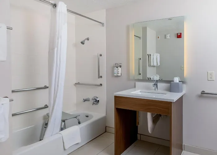 Holiday Inn Express & Suites Medford-Central Point