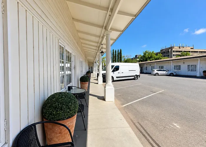 The Club Motel And Apartments