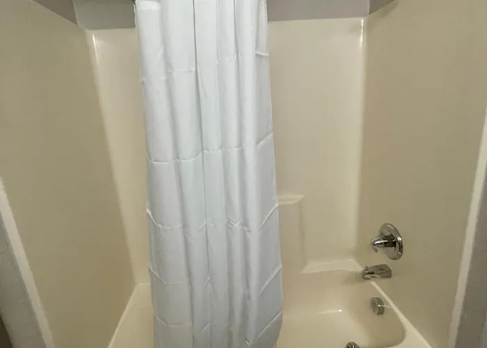Days Inn By Wyndham Dallas Garland West