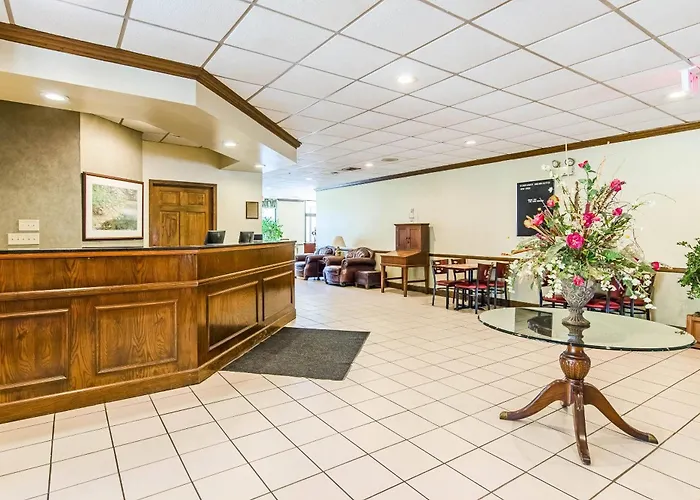 Econo Lodge Inn & Suites Norton - Wise South