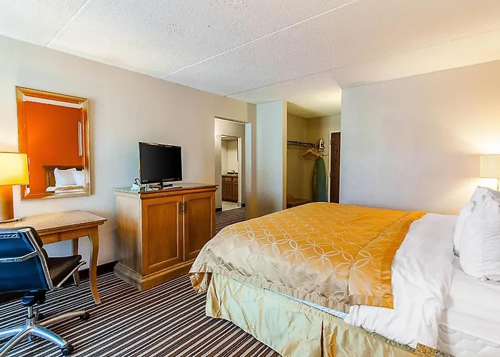 Econo Lodge Inn & Suites Norton - Wise South