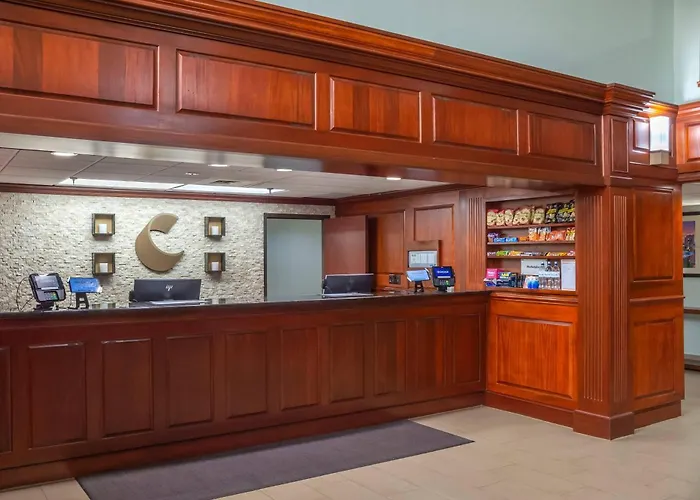Comfort Suites Outlet Center