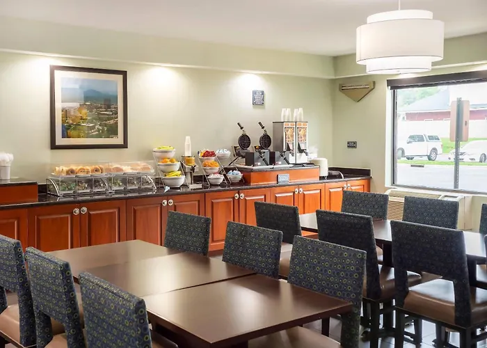 Comfort Suites Outlet Center