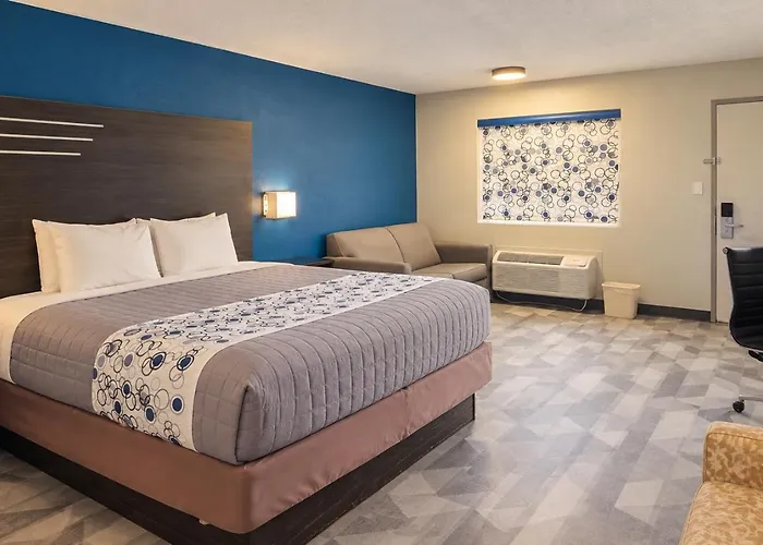 Freer Executive Inn And Studios