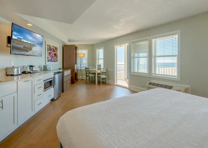 Commander Hotel & Suites