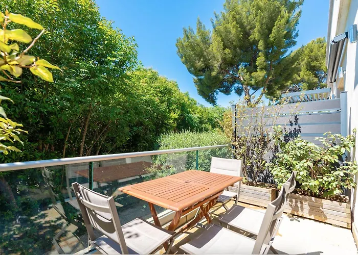 Hpc Suites - Cassis Centre - Parking Securise Et Piscine Chauffee