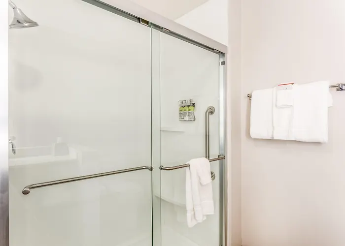 Holiday Inn Express & Suites - Springfield North By Ihg