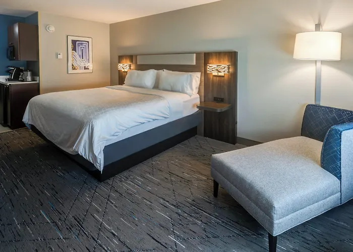 Holiday Inn Express Hotel & Suites Salina By Ihg