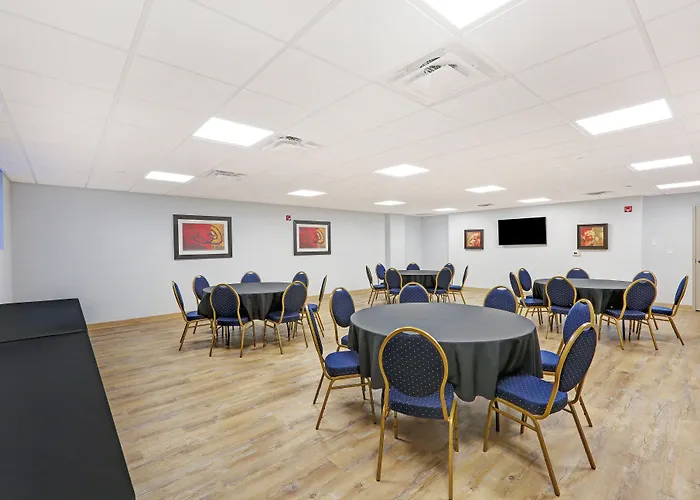 Holiday Inn Express & Suites - Woodstock, On Canada