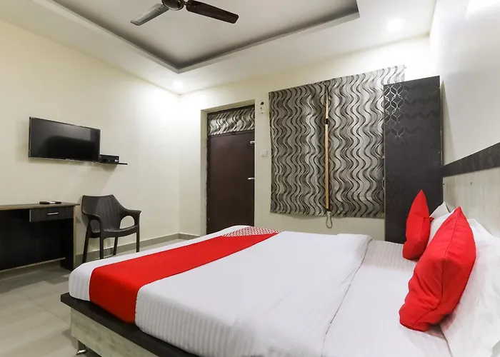 Hotel O Samrat