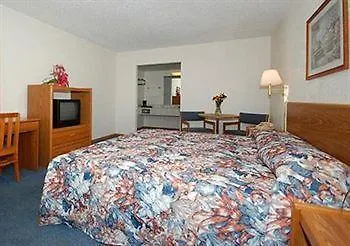 Econo Lodge Silver Dollar City Area
