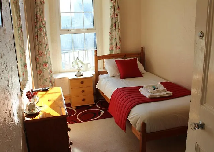 Middlegate Hotel