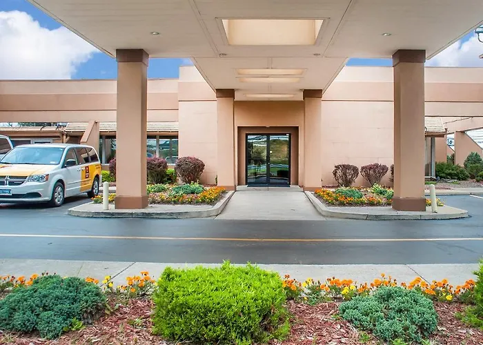 Clarion Hotel Buffalo Airport